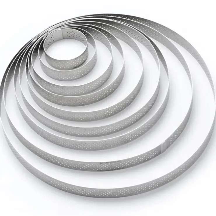 Cerf Dellier Cercle à tarte perforé à bord droit inox H 2 cm De Buyer