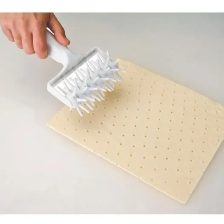 Cerf Dellier Rouleau pique pâte plastique 12 cm Outlet